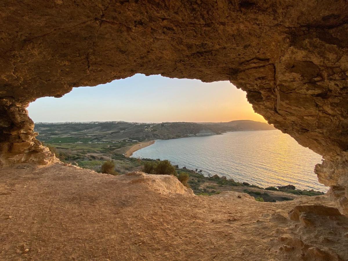 Gazde/Camere de închiriat F8 1 Seaview Room, Living And Bathroom Shared , Stjulians *