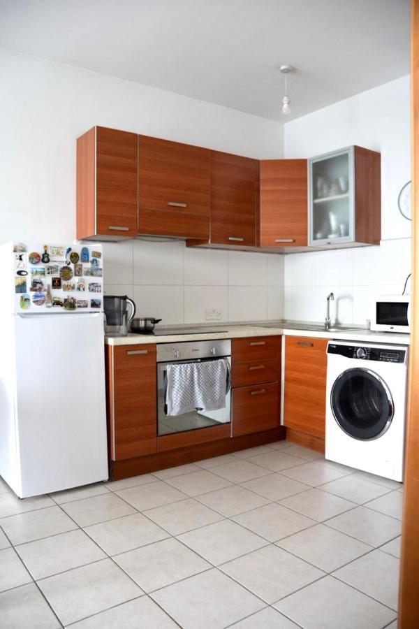 Gazde/Camere de închiriat F8 1 Seaview Room, Living And Bathroom Shared , Stjulians